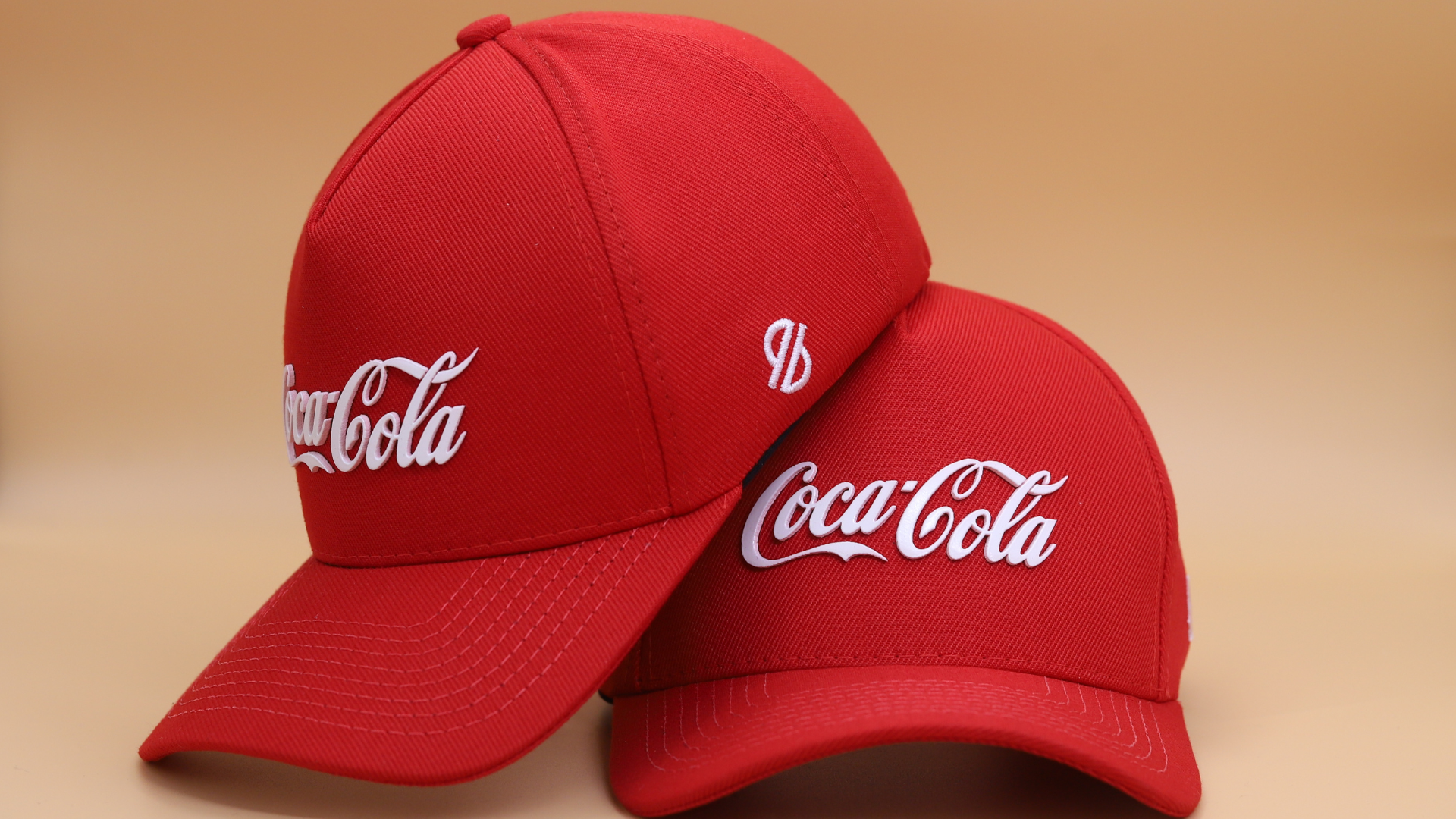 Boné Coca Cola A Coca Cola usou bonés personalizados como brindes para colaboradores